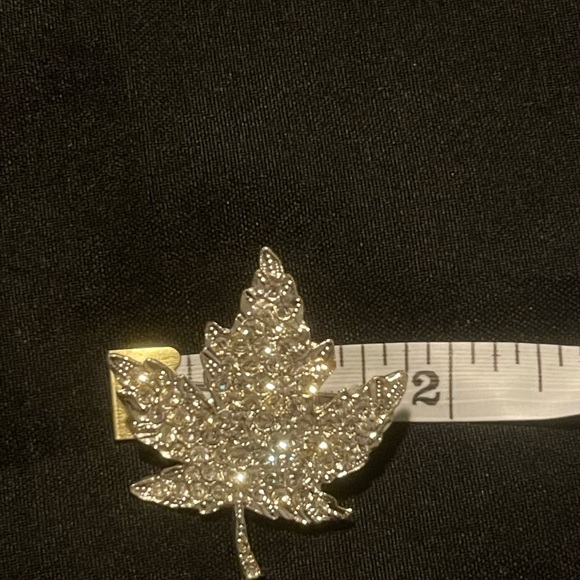 Leaf shaped brooch - Picture 3 of 5